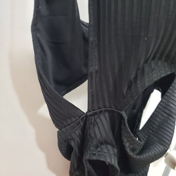 BCBGeneration Women's Black Ribbed Cut Out Stomach Back One Piece Swimsuit L - Picture 3 of 7